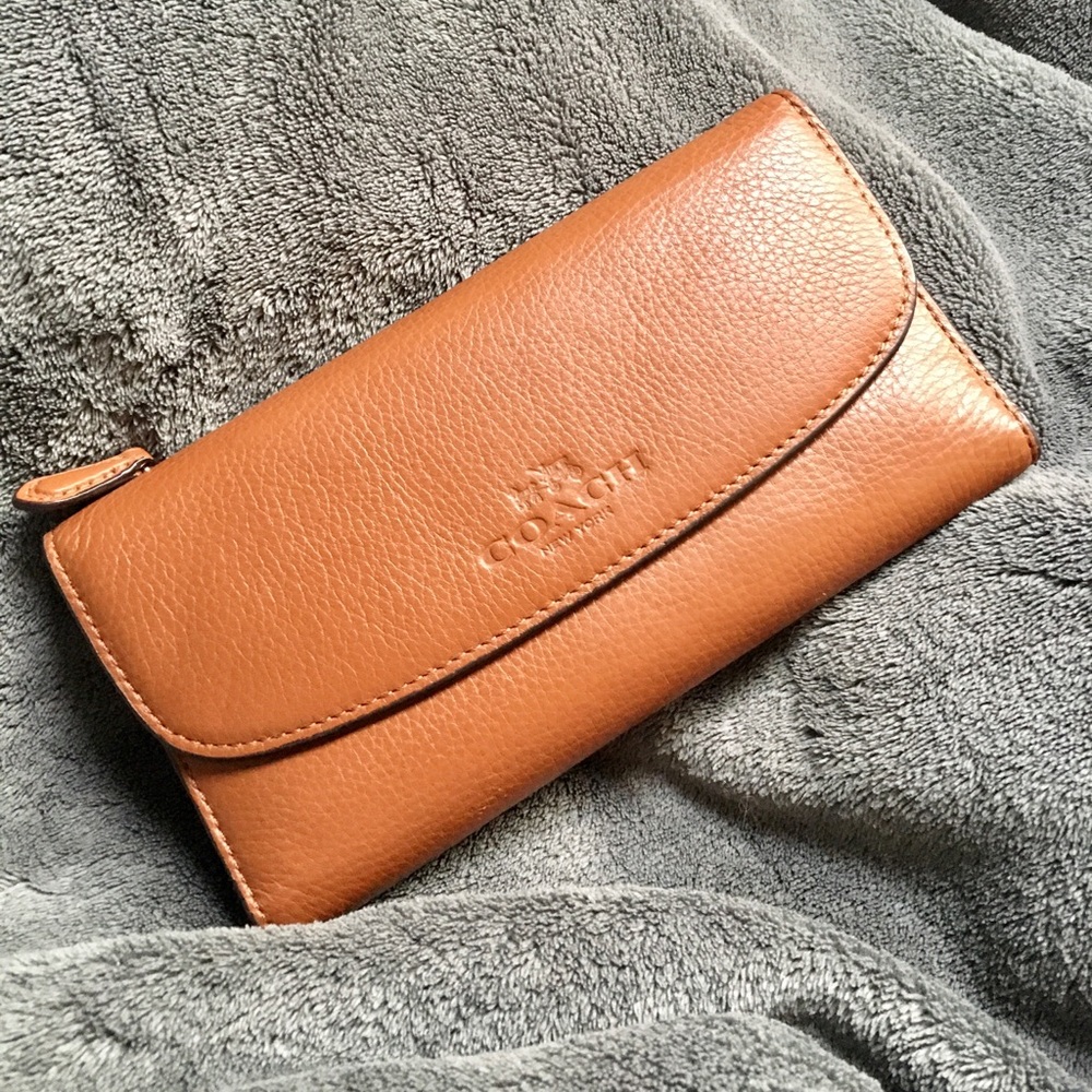 COACH Pebble Leather Wallet (F52715)
Gold/Saddle